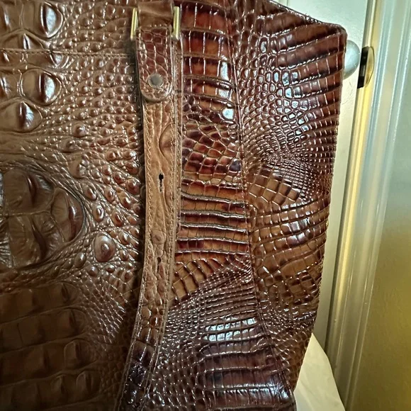 Elegant Brahmin Crocodile-Embossed Tote Bag - Picture 3 of 12